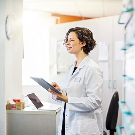 Tu-van-nhan-su-tien-luong-trong-benh-vien-phong-kham-4-1-440x440-1